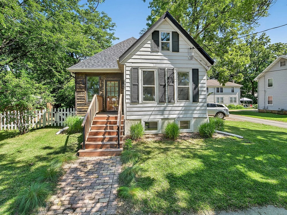 302 Van Deusen Street Apartments