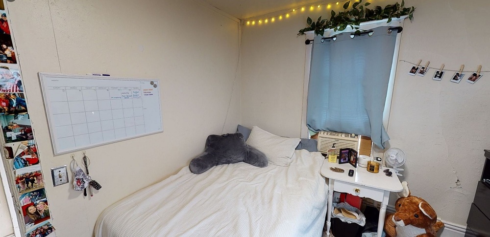 6 Bedroom + Den - Apt. #2