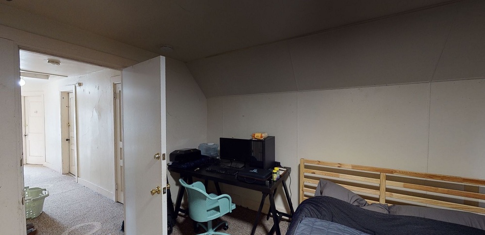 6 Bedroom + Den - Apt. #2