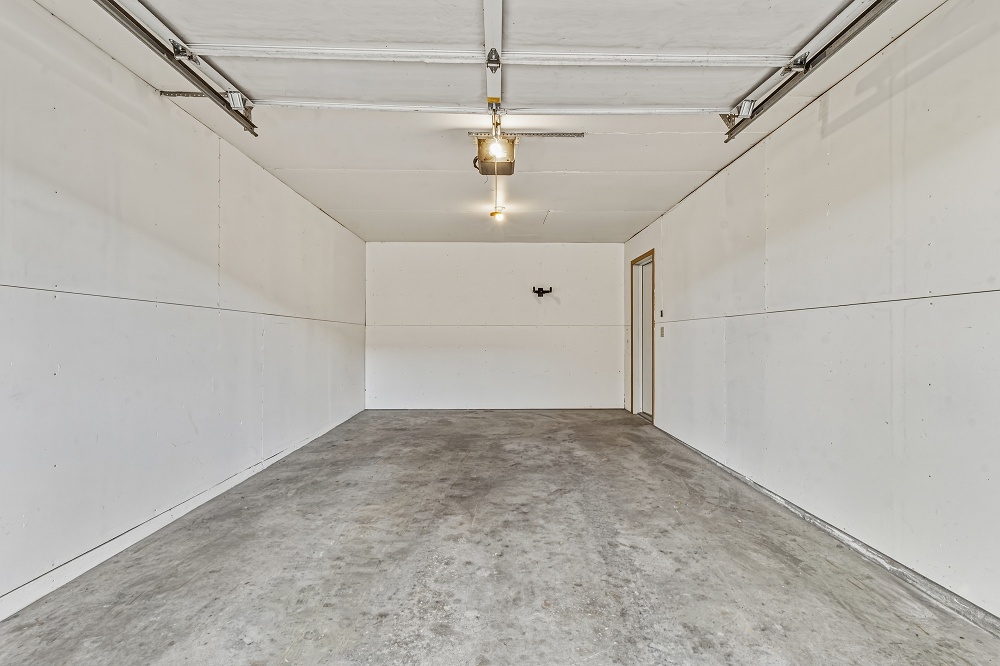2 BR Upper - Private Garage