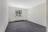 Hunters Ridge Apartments - 1 Bedroom + Den